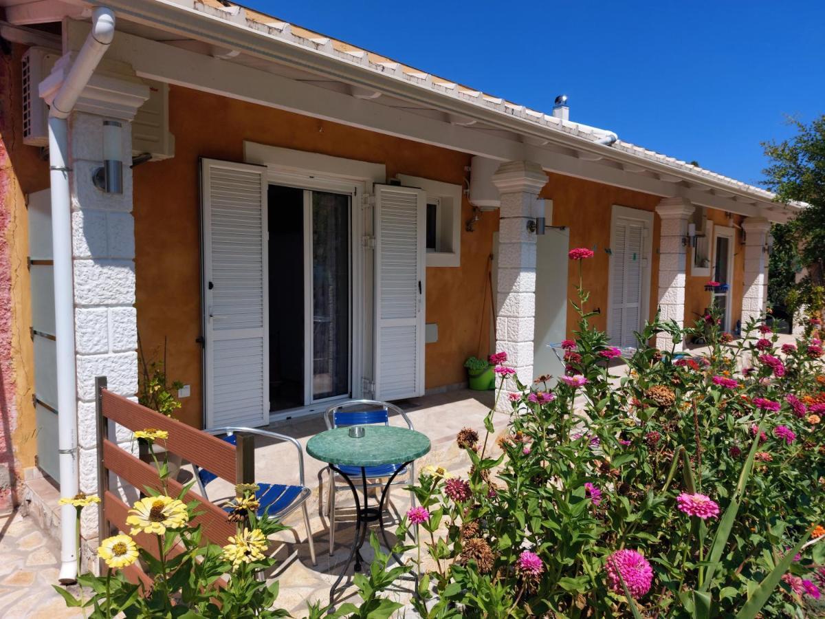 Iris Apartment Near Corfu Town Kontokali Buitenkant foto